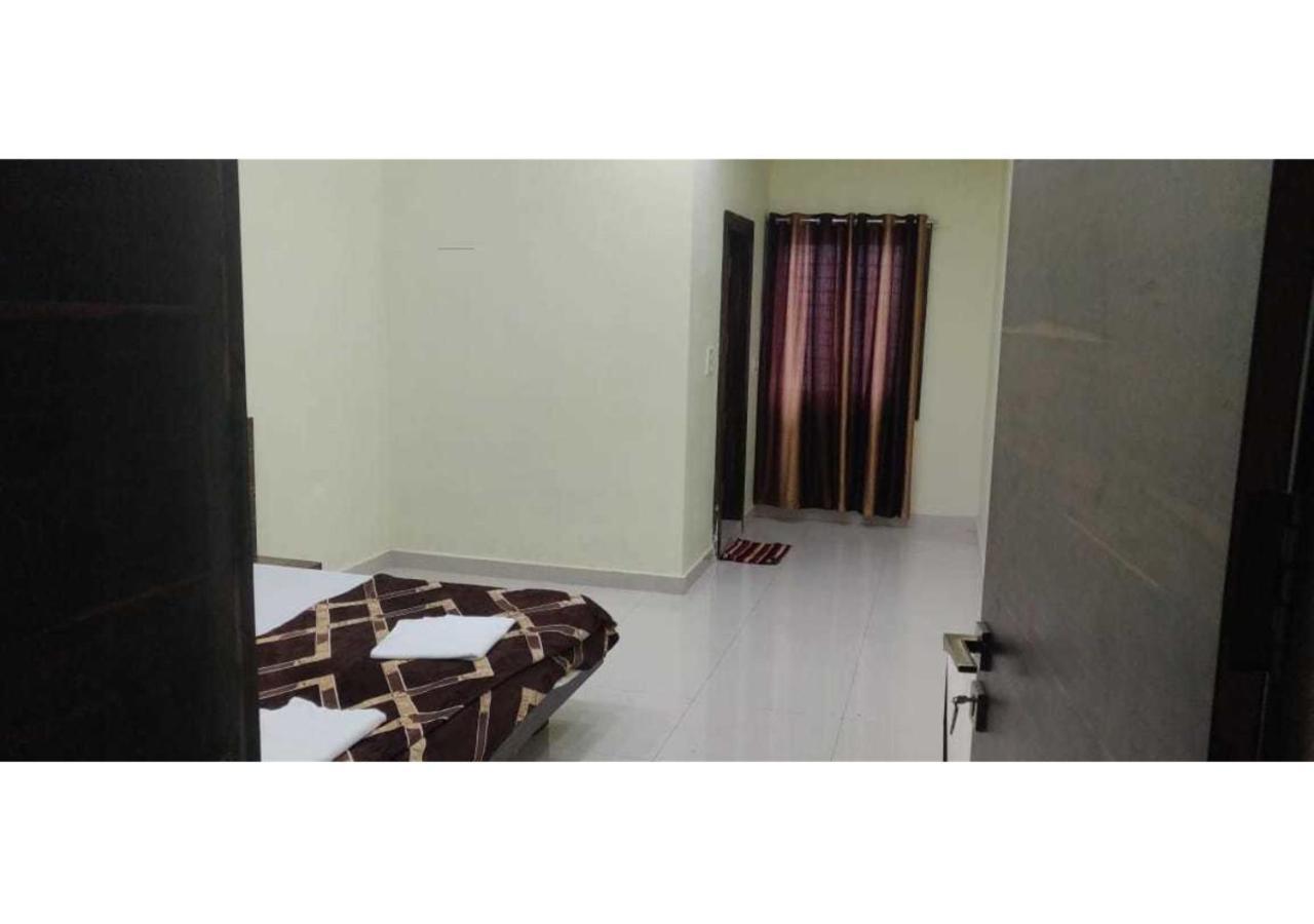 Hotel Parag Palace จาบัลปูร์ ภายนอก รูปภาพ