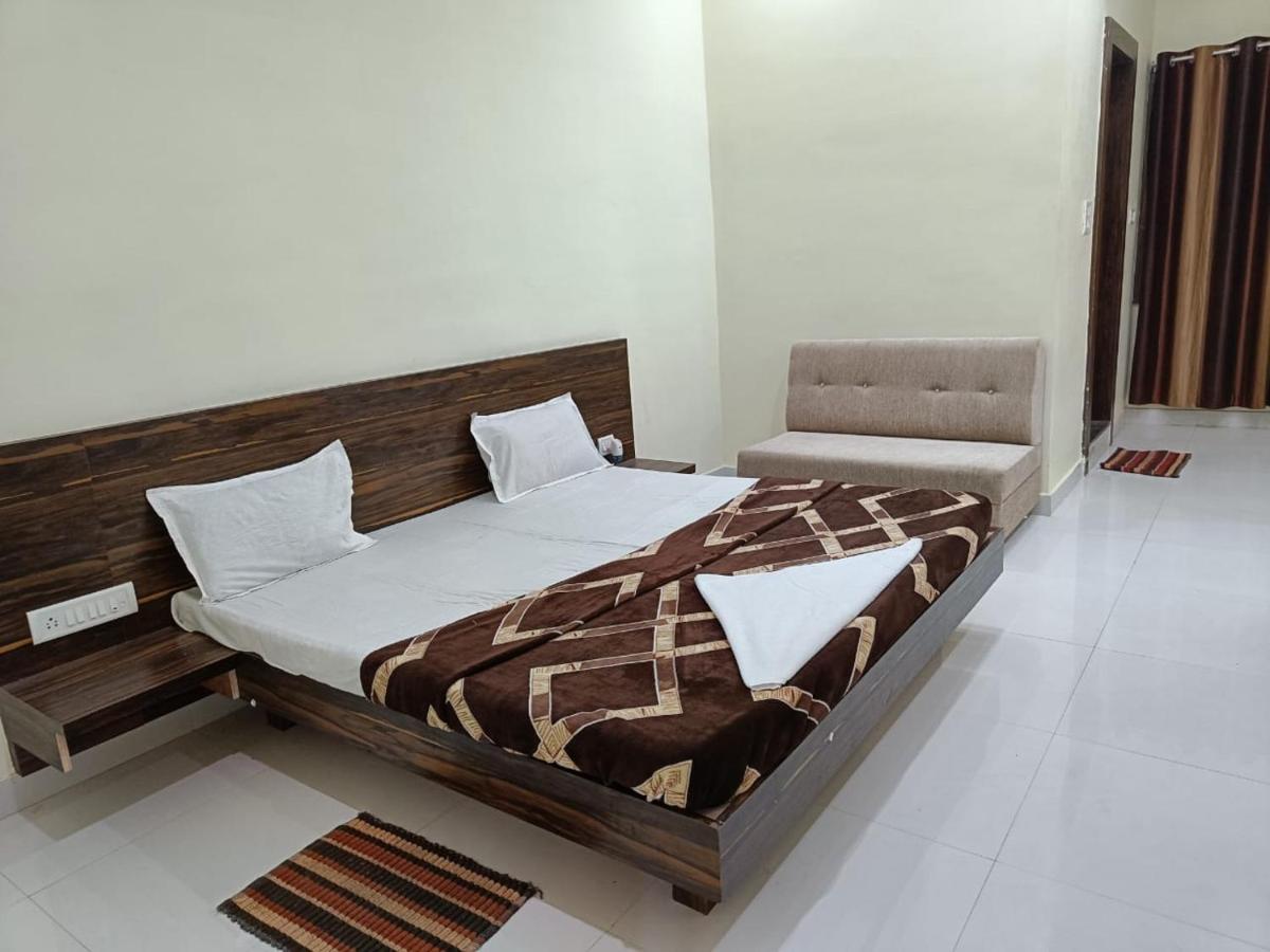 Hotel Parag Palace จาบัลปูร์ ภายนอก รูปภาพ