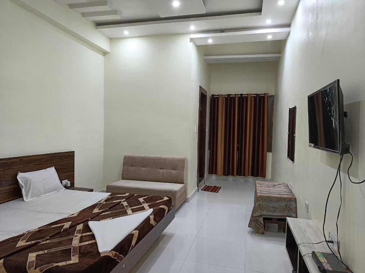 Hotel Parag Palace จาบัลปูร์ ภายนอก รูปภาพ