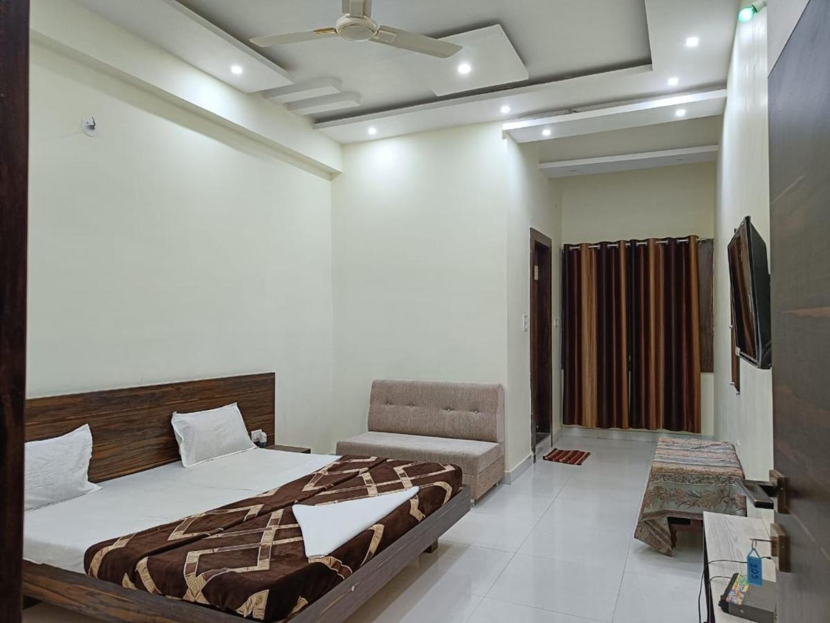 Hotel Parag Palace จาบัลปูร์ ภายนอก รูปภาพ