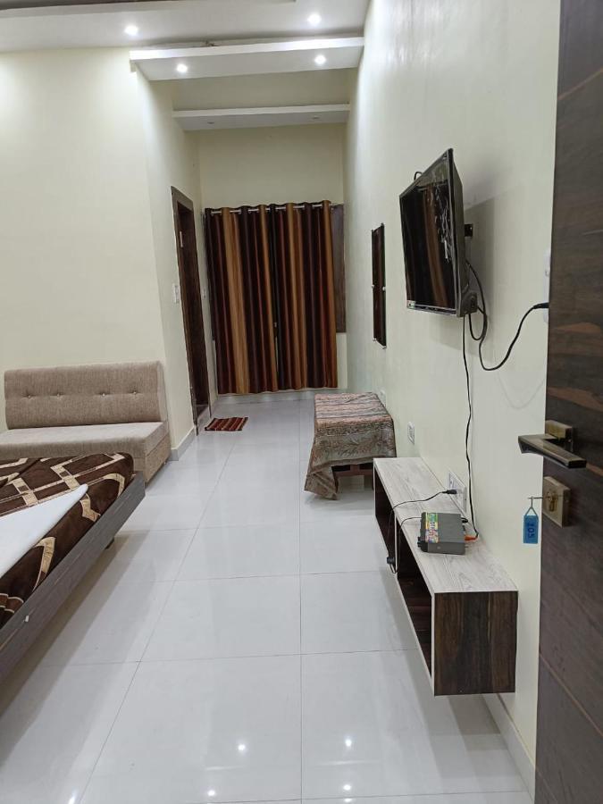 Hotel Parag Palace จาบัลปูร์ ภายนอก รูปภาพ